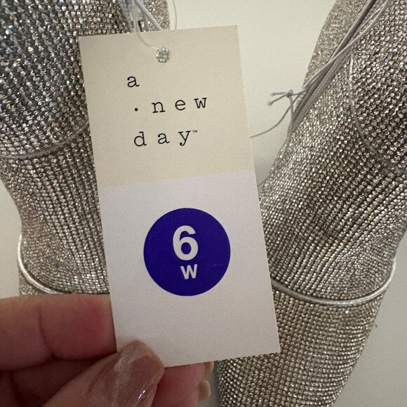 A New Day Silver Rhinestone Ankle Booties Womens Size 6W Chunky Heel Pointed Toe - Picture 8 of 8